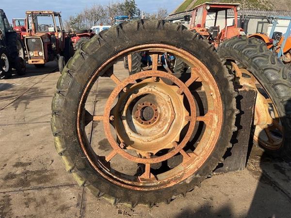 Grote foto trekkerband met velg set 9.5 r38 nr.21 agrarisch wielen