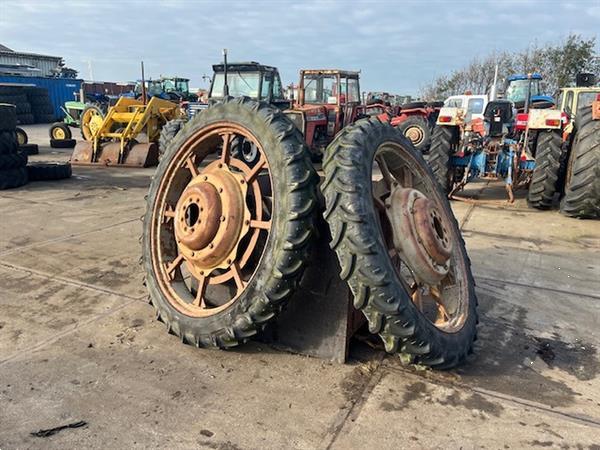 Grote foto trekkerband met velg set 9.5 r38 nr.21 agrarisch wielen