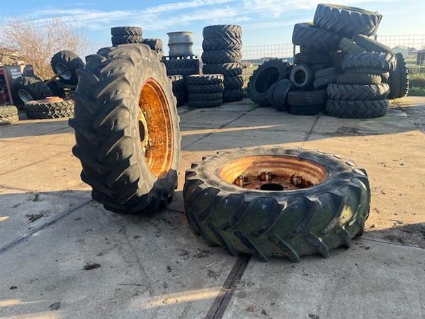 Grote foto trekkerband met velg set 460.85 r38 nr.22 agrarisch wielen