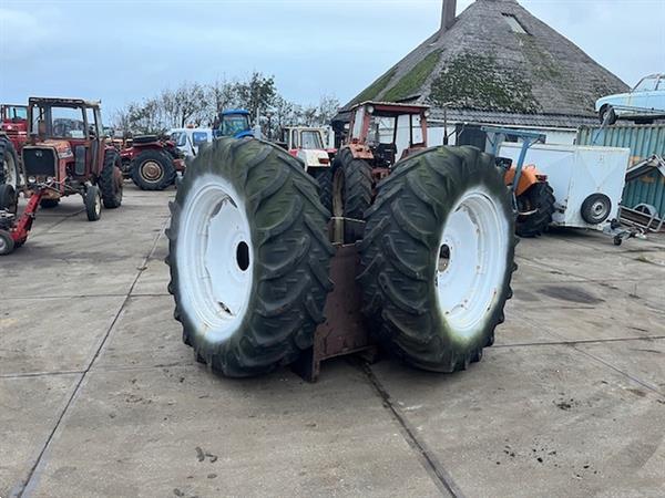 Grote foto trekkerband met velg set 520.70 r38 nr.25 agrarisch tuinbouw