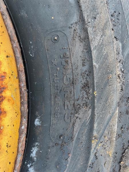 Grote foto volvo l90 l70 band met velg set. 17.5r25 nr.30 agrarisch tuinbouw