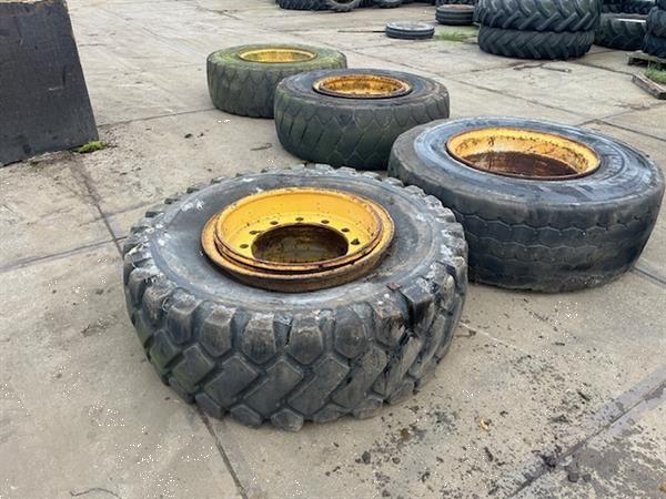 Grote foto volvo l90 l70 band met velg set. 17.5r25 nr.30 agrarisch tuinbouw