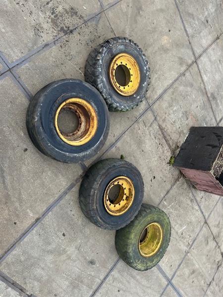Grote foto volvo l90 l70 band met velg set. 17.5r25 nr.30 agrarisch tuinbouw
