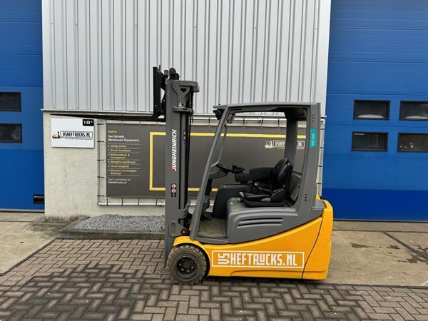 Grote foto vs 21898 elektrische triplex heftruck jungheinrich efg 220 agrarisch heftrucks