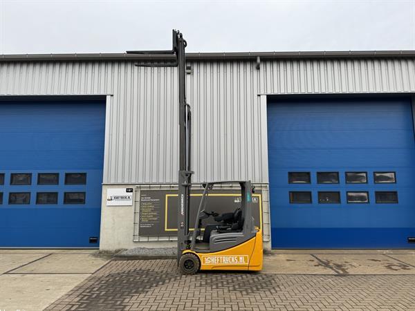 Grote foto vs 21898 elektrische triplex heftruck jungheinrich efg 220 agrarisch heftrucks