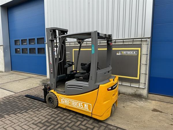Grote foto vs 21898 elektrische triplex heftruck jungheinrich efg 220 agrarisch heftrucks