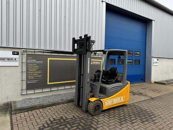 Grote foto vs 21898 elektrische triplex heftruck jungheinrich efg 220 agrarisch heftrucks