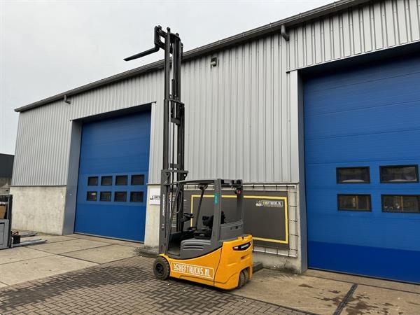Grote foto vs 21898 elektrische triplex heftruck jungheinrich efg 220 agrarisch heftrucks