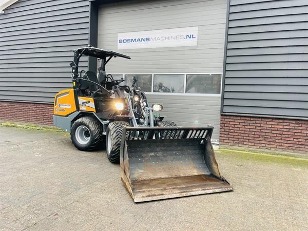 Grote foto giant g2700 hd x tra minishovel kniklader bj 2024 260 uur agrarisch shovels