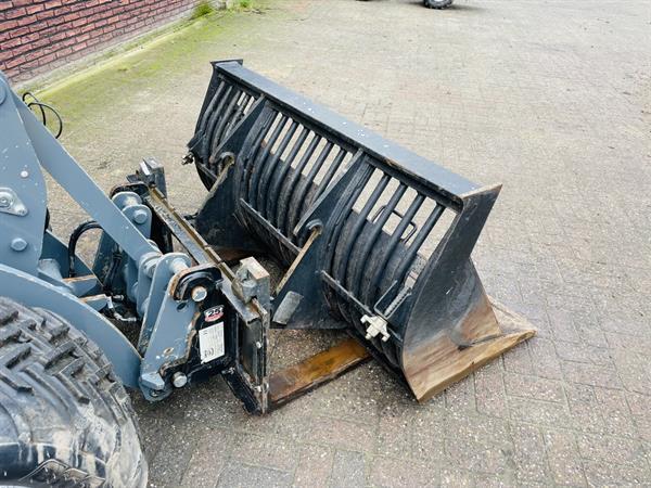 Grote foto giant g2700 hd x tra minishovel kniklader bj 2024 260 uur agrarisch shovels
