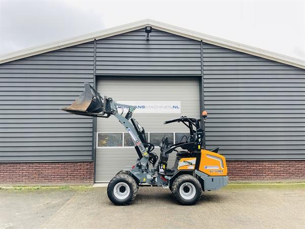 Grote foto giant g2700 hd x tra minishovel kniklader bj 2024 260 uur agrarisch shovels