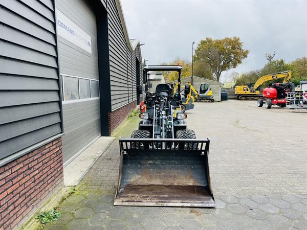Grote foto giant g2700 hd x tra minishovel kniklader bj 2024 260 uur agrarisch shovels