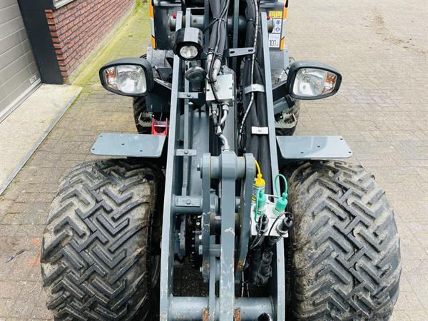 Grote foto giant g2700 hd x tra minishovel kniklader bj 2024 260 uur agrarisch shovels
