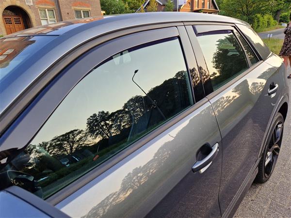 Grote foto audi donkere zijwindschermen raamspoilers fenders auto onderdelen ruiten en toebehoren