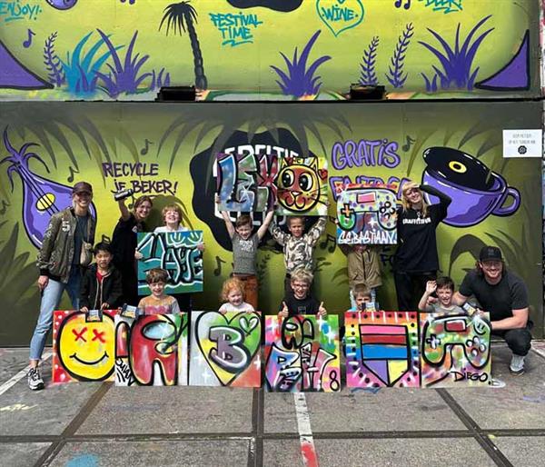 Grote foto graffiti workshop bedrijfsuitje diensten en vakmensen bedrijfsuitjes