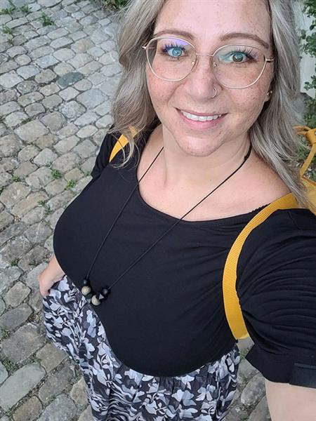 Grote foto niet perfect maar wel eerlijk en zorgzaam contacten en berichten vrouw zoekt man
