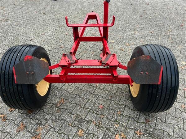 Grote foto onderstel kunstmeststrooier agrarisch algemeen