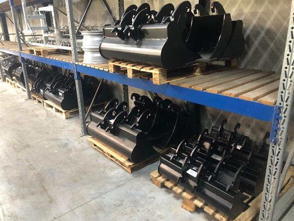 Grote foto bakkenset cw00 cw05 bakkensets puinbakken riekbak puin bak grondbak schepbak grondschuif 2023 doe het zelf en verbouw aanbouwdelen