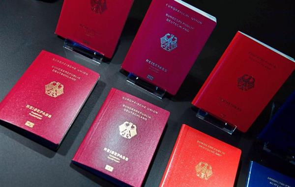 Grote foto deutsche ausweis und reisepass diensten en vakmensen algemeen