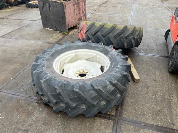 Grote foto trekkerband met velg set 18.4 r34 nr.40 agrarisch wielen