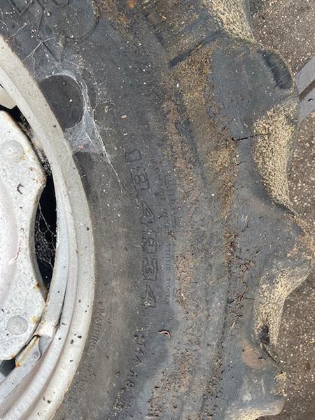 Grote foto trekkerband met velg set 18.4 r34 nr.40 agrarisch wielen