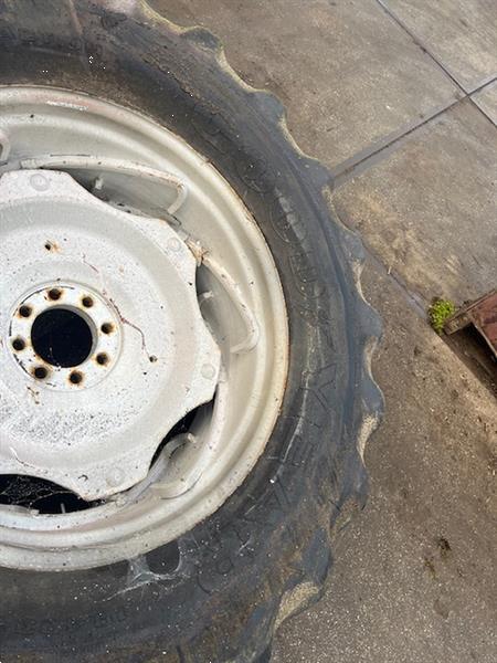 Grote foto trekkerband met velg set 18.4 r34 nr.40 agrarisch wielen