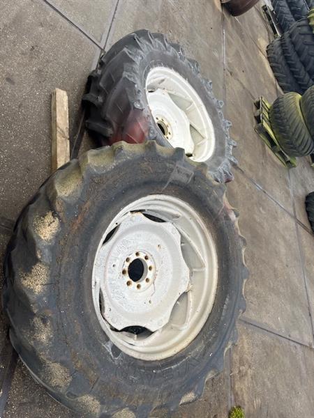Grote foto trekkerband met velg set 18.4 r34 nr.40 agrarisch wielen