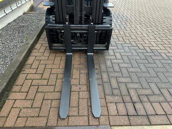 Grote foto vs 21922 lpg triplex heftruck toyota 02 8fgf20 bj2017 4700mm agrarisch heftrucks