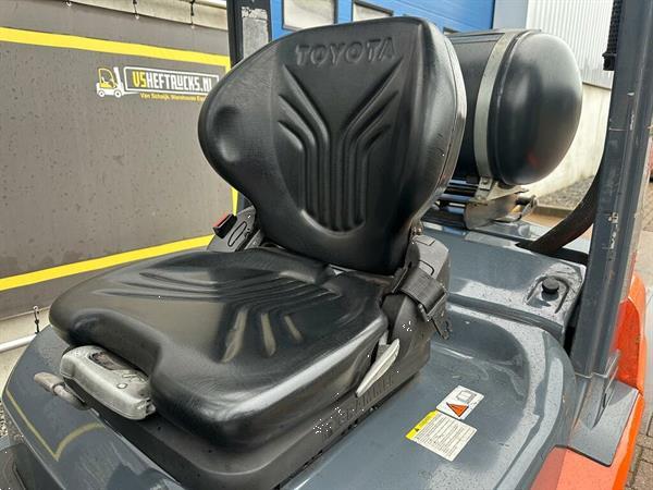 Grote foto vs 21922 lpg triplex heftruck toyota 02 8fgf20 bj2017 4700mm agrarisch heftrucks