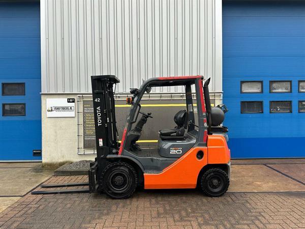 Grote foto vs 21922 lpg triplex heftruck toyota 02 8fgf20 bj2017 4700mm agrarisch heftrucks