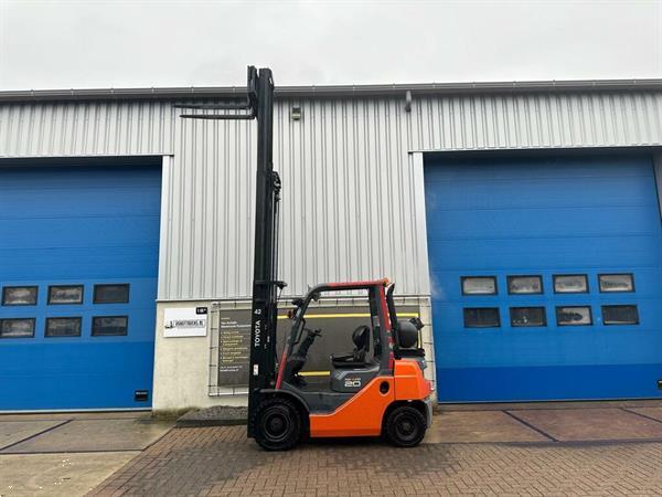 Grote foto vs 21922 lpg triplex heftruck toyota 02 8fgf20 bj2017 4700mm agrarisch heftrucks