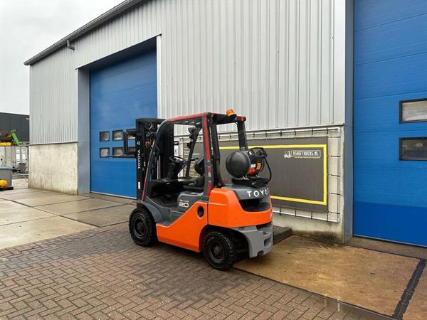 Grote foto vs 21922 lpg triplex heftruck toyota 02 8fgf20 bj2017 4700mm agrarisch heftrucks