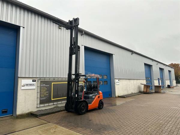 Grote foto vs 21922 lpg triplex heftruck toyota 02 8fgf20 bj2017 4700mm agrarisch heftrucks
