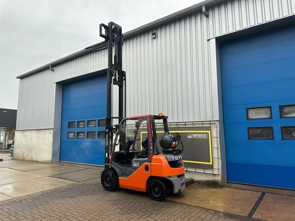 Grote foto vs 21922 lpg triplex heftruck toyota 02 8fgf20 bj2017 4700mm agrarisch heftrucks