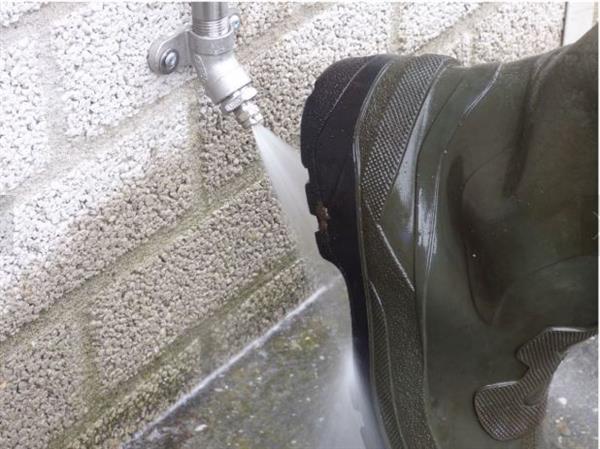 Grote foto laarzenreiniger met rvs buis en inox kogelkraan dieren en toebehoren runderen