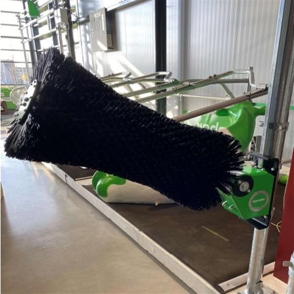 Grote foto verbeterde roterende koeborstel spinder nirvana 24v dieren en toebehoren runderen