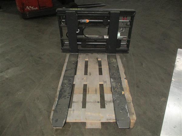 Grote foto griptech shift2end vorkversteller met schuifvorken agrarisch heftrucks