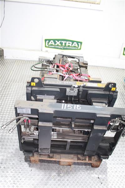 Grote foto griptech shiftend vorkenversteller met schuifvorken agrarisch heftrucks