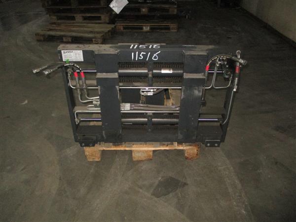 Grote foto griptech shiftend vorkenversteller met schuifvorken agrarisch heftrucks