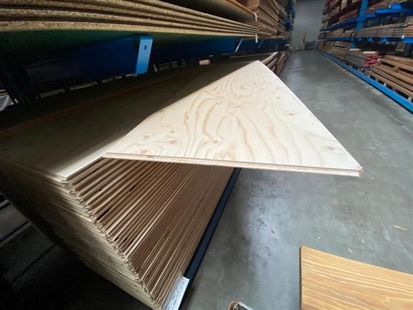 Grote foto underlayment plaat 18mm 59x242cm radiata pine doe het zelf en verbouw hout en planken