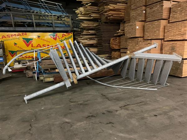 Grote foto gegalvaniseerde trap spindel brandtrap 340 cm loophoogte doe het zelf en verbouw hout en planken
