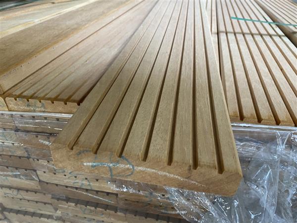 Grote foto 28x145 mm geschaafde antislip 210cm doe het zelf en verbouw hout en planken