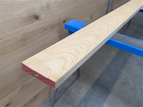 Grote foto 26x130 mm meranti balk geschaafd 305 cm lengte doe het zelf en verbouw hout en planken