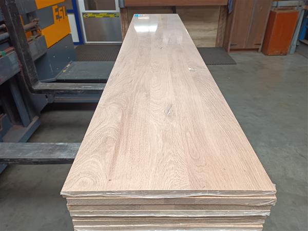 Grote foto 18 mm eikenmeubelpaneel 400x2000mm doe het zelf en verbouw hout en planken