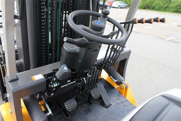 Grote foto sigma heftruck mitsubishi diesel 3.5t agrarisch mechanisatie