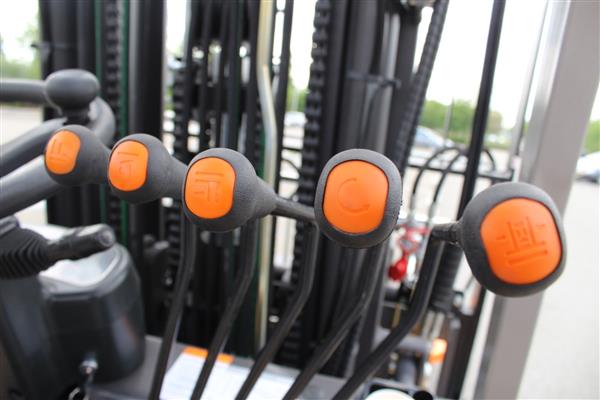Grote foto sigma heftruck mitsubishi diesel 3.5t agrarisch mechanisatie