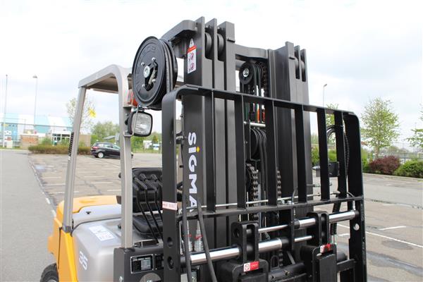 Grote foto sigma heftruck mitsubishi diesel 3.5t agrarisch mechanisatie