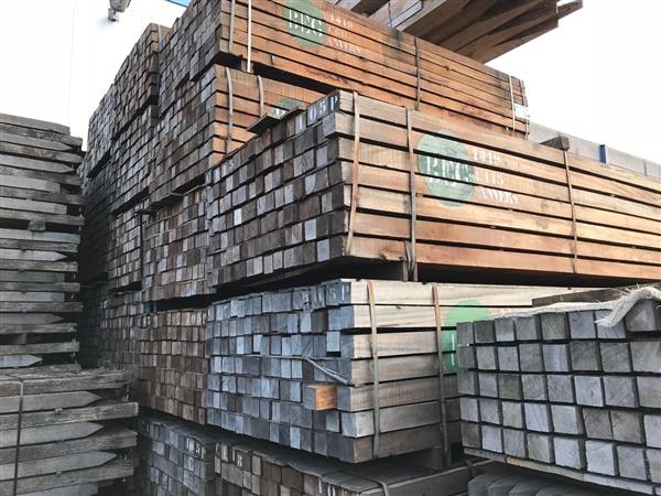 Grote foto 7x7cm 3.0m hard hout ruw doe het zelf en verbouw hout en planken