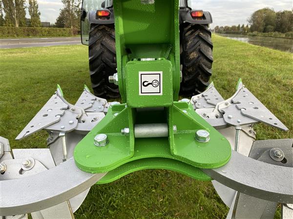 Grote foto bomet wentelploeg leo u063 snijbreedte 25 30 35cm agrarisch mechanisatie