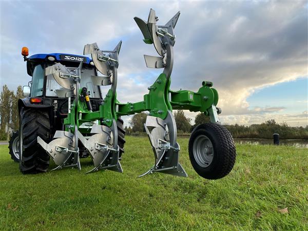 Grote foto bomet wentelploeg leo u063 snijbreedte 25 30 35cm agrarisch mechanisatie